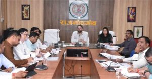  सर्वोच्च प्राथमिकता देते हुए नागरिकों को स्वास्थ्य सुविधाएं कराएं उपलब्ध - कलेक्टर