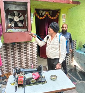  मौसमी बिमारियों की रोकथाम हेतु लगातार दवा छिड़काव जारी