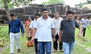  आयुक्त ने जर्जर स्कूलो का निरीक्षण कर आवश्यक संधारण कराने के दिए निर्देश