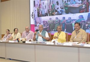 समाज के लोग आगे आकर दिव्यांग बच्चों की मदद करें : बृजमोहन 