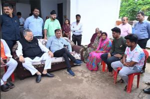 विधानसभा अध्यक्ष ने बजरंगपुर-नवागांव प्रकरण में पीडि़त परिवारों से मुलाकात की और उन्हें सांत्वना दी