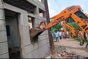 निगम जोन 8 ने टाटीबंध क्षेत्र में लगभग 1746 वर्गफुट पर स्वीकृति विपरीत अवैध निर्माण को हटाया निगम जोन 8 ने टाटीबंध क्षेत्र में लगभग 1746 वर्गफुट पर स्वीकृति विपरीत अवैध निर्माण को हटाया