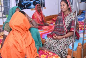  मंत्री  लक्ष्मी राजवाड़े ने बलरामपुर में विभिन्न संस्थाओं का किया निरीक्षण