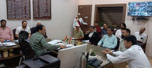 कलेक्टर ने ली राजनीतिक दलों की बैठक कलेक्टर ने ली राजनीतिक दलों की बैठक