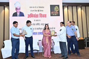 संगी मितान सेवा समिति ने रायपुर निगम के सेवानिवृत्त वरिष्ठ अभियंताओं की सेवाओ का सम्मान किया संगी मितान सेवा समिति ने रायपुर निगम के सेवानिवृत्त वरिष्ठ अभियंताओं की सेवाओ का सम्मान किया