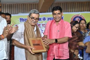  शिक्षक व पत्रकार समाज के दो महत्वपूर्ण आधार स्तम्भ - मंत्री श्री वर्मा