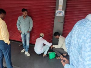  गन्दगी मिलने और नियमानुसार आवश्यक दस्तावेज नहीं मिलने पर तत्काल सीलबंद