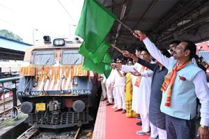  श्री रामलला दर्शन योजना : संभाग से 850 और जिले के 225 श्रद्धालु अयोध्या धाम के लिए हुए रवाना