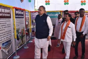  विधानसभा अध्यक्ष ने प्रधानमंत्री के जीवन पर आधारित जनसंपर्क विभाग की फोटो प्रदर्शनी का किया अवलोकन