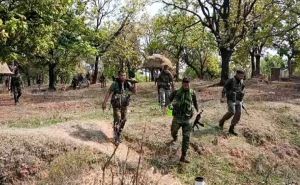 छत्तीसगढ़ में सुरक्षाबलों की बड़ी सफलता, तीन इनामी नक्सली ढेर, हथियार और विस्फोटक बरामद