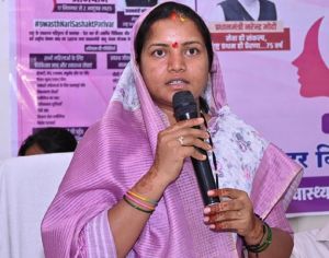 मंत्री श्रीमती लक्ष्मी राजवाड़े ने स्वास्थ्य शिविर में दी भागीदारी मंत्री श्रीमती लक्ष्मी राजवाड़े ने स्वास्थ्य शिविर में दी भागीदारी