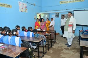 शिक्षा मंत्री गजेन्द्र यादव ने दुर्ग जिले के स्कूलों का औचक निरीक्षण किया
