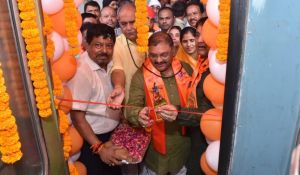 सांसद संतोष पाण्डेय ने दुर्ग एवं बस्तर संभाग के 876 तीर्थ यात्रियों की ट्रेन को किया रवाना सांसद संतोष पाण्डेय ने दुर्ग एवं बस्तर संभाग के 876 तीर्थ यात्रियों की ट्रेन को किया रवाना