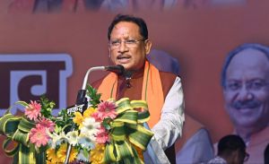 विजयादशमी पर आत्मसमर्पण की गूंज – बीजापुर में 103 नक्सलियों ने छोड़ा हिंसा का रास्ता विजयादशमी पर आत्मसमर्पण की गूंज – बीजापुर में 103 नक्सलियों ने छोड़ा हिंसा का रास्ता