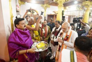 केंद्रीय गृह मंत्री अमित शाह और मुख्यमंत्री विष्णुदेव साय ने मां दंतेश्वरी की पूजा कर देश-प्रदेश की सुख-शांति, समृद्धि का मांगा आशीर्वाद केंद्रीय गृह मंत्री अमित शाह और मुख्यमंत्री विष्णुदेव साय ने मां दंतेश्वरी की पूजा कर देश-प्रदेश की सुख-शांति, समृद्धि का मांगा आशीर्वाद