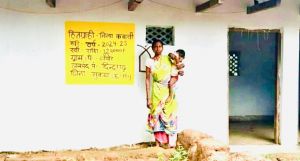 नीला कवासी ने बंदूक छोड़ अपनाया शांति और विकास का रास्ता : नीला कवासी को मिला पक्का मकान नीला कवासी ने बंदूक छोड़ अपनाया शांति और विकास का रास्ता : नीला कवासी को मिला पक्का मकान