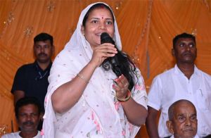 मंत्री श्रीमती राजवाड़े कर्मा नृत्य प्रतियोगिता में हुईं शामिल मंत्री श्रीमती राजवाड़े कर्मा नृत्य प्रतियोगिता में हुईं शामिल