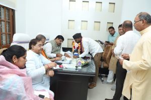 मंत्री गजेन्द्र यादव ने भाजपा सहयोग केंद्र में जन समस्याओं का किया निराकरण मंत्री गजेन्द्र यादव ने भाजपा सहयोग केंद्र में जन समस्याओं का किया निराकरण