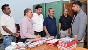 कलेक्टर ने कलेक्टोरेट स्थित कार्यालयों का किया निरीक्षण कलेक्टर ने कलेक्टोरेट स्थित कार्यालयों का किया निरीक्षण