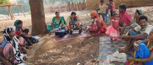 बैंक सखी बालेश्वरी गांव-गांव में पहुंचा रहीं हैं बैंकिंग सुविधाएं बैंक सखी बालेश्वरी गांव-गांव में पहुंचा रहीं हैं बैंकिंग सुविधाएं