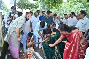 नगर निगम जोन 7 के स्वामी आत्मानंद वार्ड में दशहरा उद्यान निर्माण एवं पेवर लगाने कार्य 23 लाख में और स्ट्रीट लाईटिंग कर प्रकाश व्यवस्था का कार्य 7 लाख में शीघ्र होगा नगर निगम जोन 7 के स्वामी आत्मानंद वार्ड में दशहरा उद्यान निर्माण एवं पेवर लगाने कार्य 23 लाख में और स्ट्रीट लाईटिंग कर प्रकाश व्यवस्था का कार्य 7 लाख में शीघ्र होगा