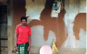  शाम ढलते ही अंधेरे में डूबने वाला गांव हुआ रोशन