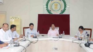 कलेक्टर डॉ. गौरव सिंह ने ली साप्ताहिक समय-सीमा की बैठक ,दिए आवश्यक निर्देश कलेक्टर डॉ. गौरव सिंह ने ली साप्ताहिक समय-सीमा की बैठक ,दिए आवश्यक निर्देश