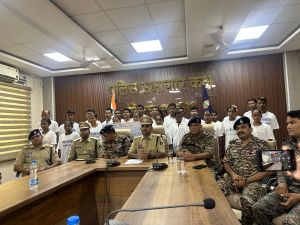 50 लाख के इनामी सहित 27 माओवादियों का आत्मसमर्पण 