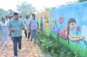 आयुक्त ने साफ-सफाई एवं वार्ड के व्यवस्थाओं का लिए जायजा आयुक्त ने साफ-सफाई एवं वार्ड के व्यवस्थाओं का लिए जायजा