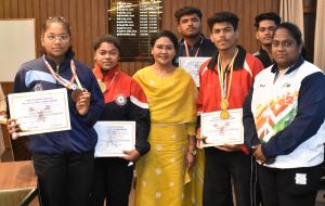 कलेक्टर ने राज्य स्तरीय वेटलिफ्टिंग प्रतियोगिता में शामिल होने वाले प्रतिभागियों का किया सम्मान कलेक्टर ने राज्य स्तरीय वेटलिफ्टिंग प्रतियोगिता में शामिल होने वाले प्रतिभागियों का किया सम्मान