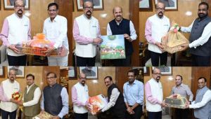 राज्यपाल श्री डेका से विभिन्न विश्वविद्यालयों के कुलपतियों ने सौजन्य भेंट की राज्यपाल श्री डेका से विभिन्न विश्वविद्यालयों के कुलपतियों ने सौजन्य भेंट की