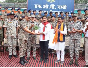   उपमुख्यमंत्री विजय शर्मा ने दूरस्थ ग्राम नंबी में सीआरपीएफ कैंप के जवानों से की मुलाकात