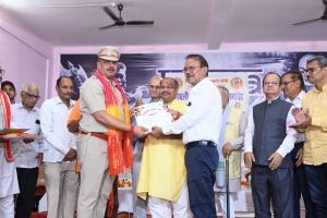 सर्यूपारीण ब्राह्मण सभा छत्तीसगढ़ ने 81 पुलिस अधिकारियों का किया सम्मान सर्यूपारीण ब्राह्मण सभा छत्तीसगढ़ ने 81 पुलिस अधिकारियों का किया सम्मान