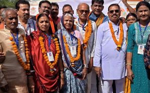 महासमुंद जिले से 323 श्रद्धालु मुख्यमंत्री तीर्थ दर्शन योजना अंतर्गत हुए प्रयागराज काशी रवाना महासमुंद जिले से 323 श्रद्धालु मुख्यमंत्री तीर्थ दर्शन योजना अंतर्गत हुए प्रयागराज काशी रवाना