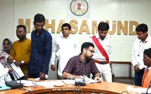  कलेक्टर ने जन चौपाल में सुनी आम जनों की समस्याएं, दिए निराकरण के निर्देश