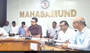  समय-सीमा की बैठक में कलेक्टर ने राज्योत्सव, धान खरीदी एवं विकास योजनाओं की समीक्षा की