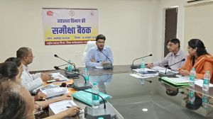 फिल्ड पर योजनाओं क़े बेहतर क्रियान्वयन क़े लिए सभी तत्परता से कार्य करें -कलेक्टर 