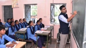 कलेक्टर ने शासकीय हायर सेकेण्ड्री स्कूल सलोनी का किया औचक निरीक्षण कलेक्टर ने शासकीय हायर सेकेण्ड्री स्कूल सलोनी का किया औचक निरीक्षण