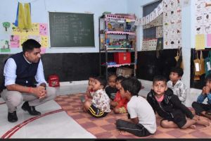 कलेक्टर ने आंगनबाड़ी केन्द्र उपरवाह का किया आकस्मिक निरीक्षण कलेक्टर ने आंगनबाड़ी केन्द्र उपरवाह का किया आकस्मिक निरीक्षण