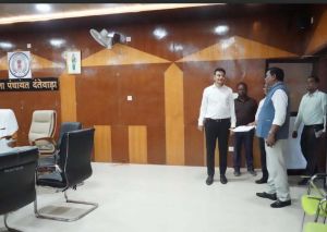 बस्तर कमिश्नर द्वारा एसडीएम कार्यालय एवं जिला पंचायत का किया गया औचक निरीक्षण बस्तर कमिश्नर द्वारा एसडीएम कार्यालय एवं जिला पंचायत का किया गया औचक निरीक्षण