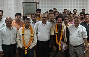 निगम प्रशासन ने 3 कर्मचारियों को दी ससम्मान विदाई निगम प्रशासन ने 3 कर्मचारियों को दी ससम्मान विदाई