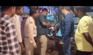 प्रतिबंधित प्रजाति की लकड़ियों के चिरान पर वन विभाग की कार्यवाही,संडी में सॉ मिल किया सील प्रतिबंधित प्रजाति की लकड़ियों के चिरान पर वन विभाग की कार्यवाही,संडी में सॉ मिल किया सील