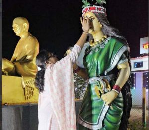 राज्योत्सव- के अवसर पर कलेक्टर तुलिका प्रजापति ने छत्तीसगढ़ महतारी की पूजा-अर्चना की राज्योत्सव- के अवसर पर कलेक्टर तुलिका प्रजापति ने छत्तीसगढ़ महतारी की पूजा-अर्चना की