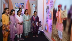 राज्योत्सव प्रदर्शनी में विद्यार्थियों ने देखा छत्तीसगढ़ का विकास सफर राज्योत्सव प्रदर्शनी में विद्यार्थियों ने देखा छत्तीसगढ़ का विकास सफर