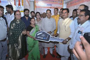  केंद्रीय राज्यमंत्री श्री तोखन साहू ने बांटी खुशियों की चाबी