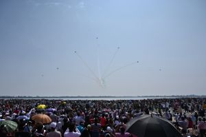  राज्योत्सव पर वायु सेना की टीम का रोमांचक एयर शो, सेंध जलाशय के ऊपर आसमां में गूंजा 'जय जोहार' और 'छत्तीसगढ़िया सबले बढ़िया'