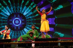 राज्योत्सव के मंच पर छत्तीसगढ़ी रंग और सुरों की गूंज राज्योत्सव के मंच पर छत्तीसगढ़ी रंग और सुरों की गूंज