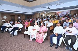  वन्देमातरम 150 वीं वर्षगांठ :  प्रधानमंत्री के  उदबोधन  को  महापौर मीनल चौबे, सभापति सूर्यकान्त राठौड़, आयुक्त विश्वदीप ने लाइव सुना  