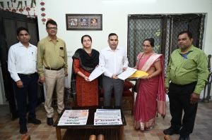  बीएलओ घर-घर जाकर  दे रहे गणना प्रपत्र