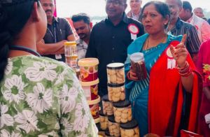 जशपुर में चमका कोरिया का ‘अमृत ब्रांड’ : बिहान की दीदियों के हुनर ने जीता लोगों का दिल, बिक्री ने बढ़ाया आत्मविश्वास